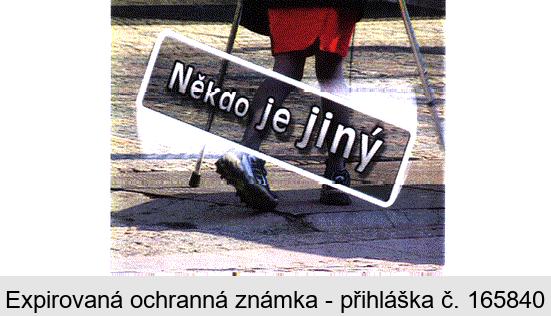 Někdo je jiný