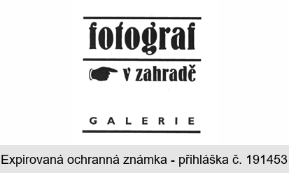 fotograf v zahradě GALERIE