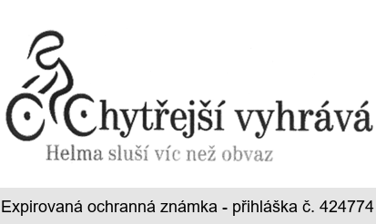 Chytřejší vyhrává Helma sluší víc než obvaz