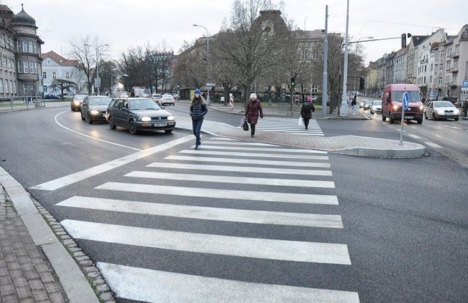 Na Chodskm nmst lze bezpenji pechzet, zmizely vyjet koleje na zastvce