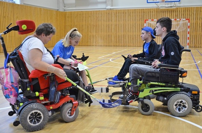 Powerchair Hockey (fotografie: E. Kriegerov)