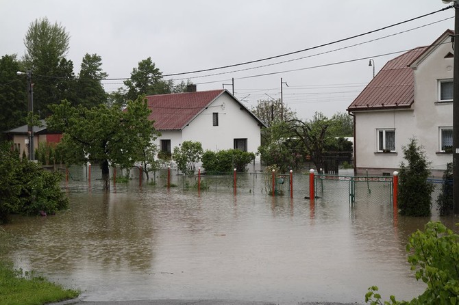 Barto: Na pomoc mstm a obcm po ivelnch pohromch dme 700 mil. K