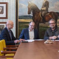 Podpis smlouvy mezi m�stem, Safari Parkem a Modrou studnou, autor: Ladislav V�lek