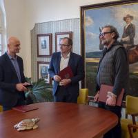Podpis smlouvy mezi m�stem, Safari Parkem a Modrou studnou, autor: Ladislav V�lek