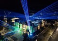 Laserová show z rekonstruované budovy