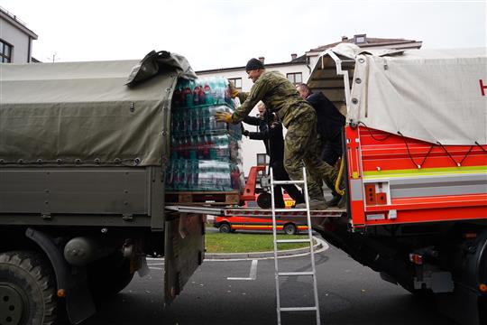 Velk voda opadla, krizov tb je stle npomocn