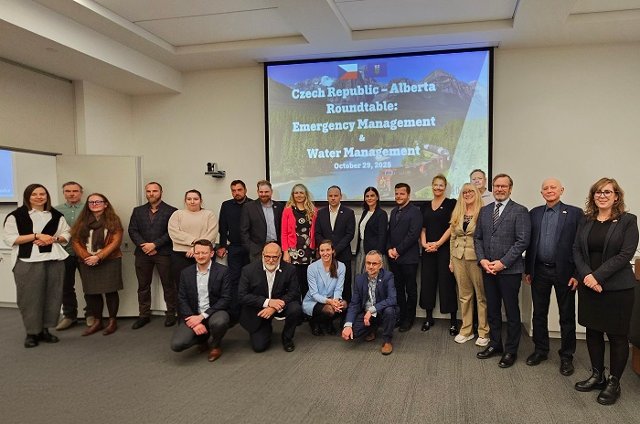 Jedn�n� v Albert� propojila �esk� experty s provin�n�mi ministerstvy a agenturami v oblasti po��r�, ochrany vody a zm�ny klimatu