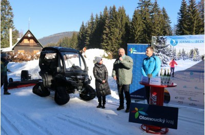 tykolka Milada pomh udrovat stopy v Jesenkch