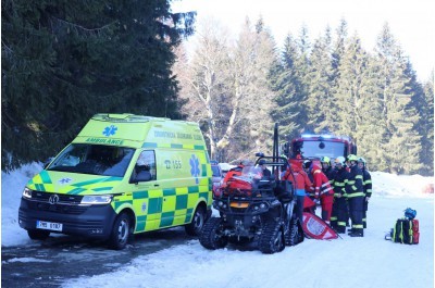 tykolka Milada pomh udrovat stopy v Jesenkch