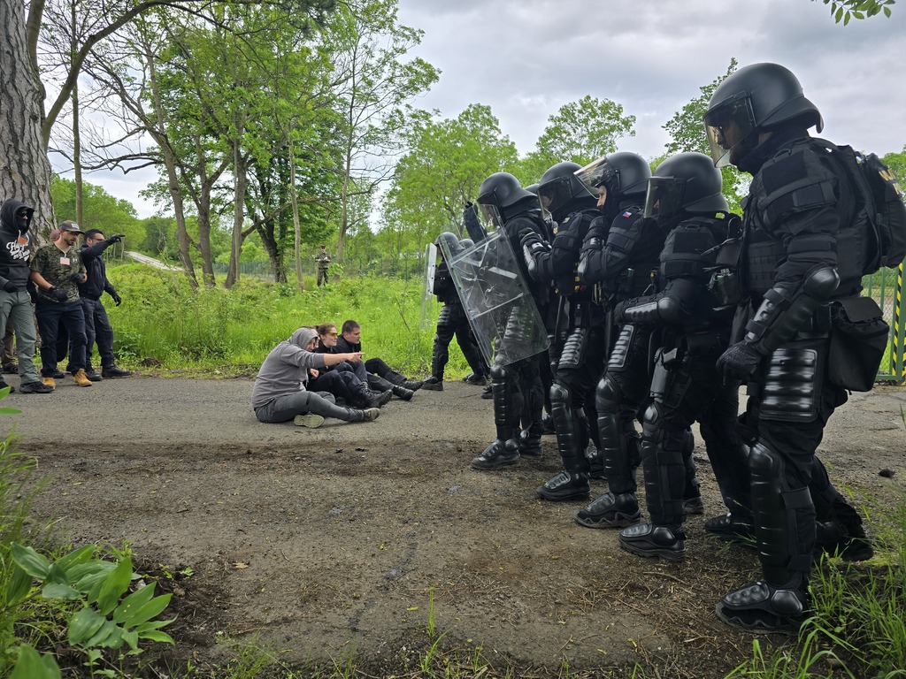 Do Kosova se chystaj dal vojent policist