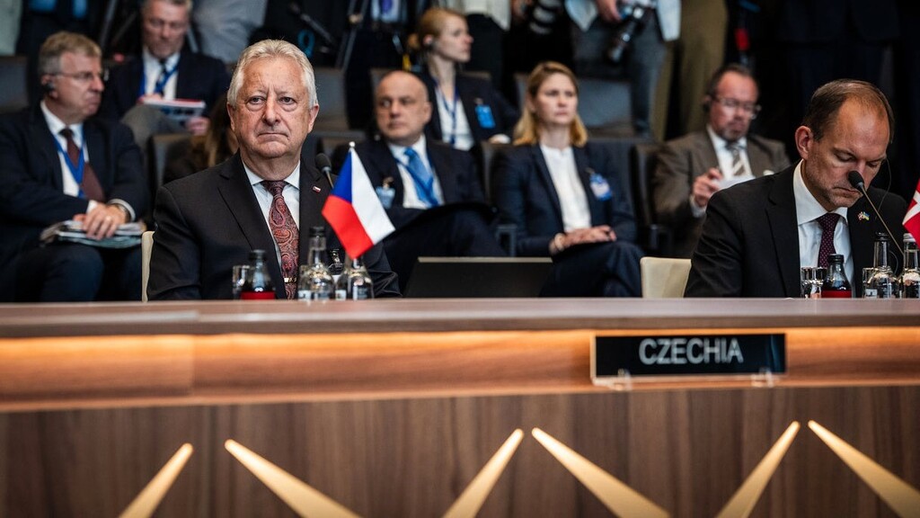 Ministr obrany Jarom�r Z�na jednal v s�dle NATO, t�matem byl i evropsk� p��sp�vek ke spole�n� obran�
