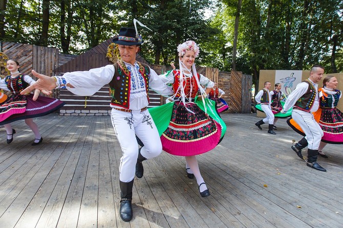 erven Kostelec roztan 67. Mezinrodn folklorn festival 