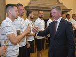 Msto podkovalo FC Viktoria Plze za zisk titulu a darovalo klubu ek na podporu mldenickho fotbalu