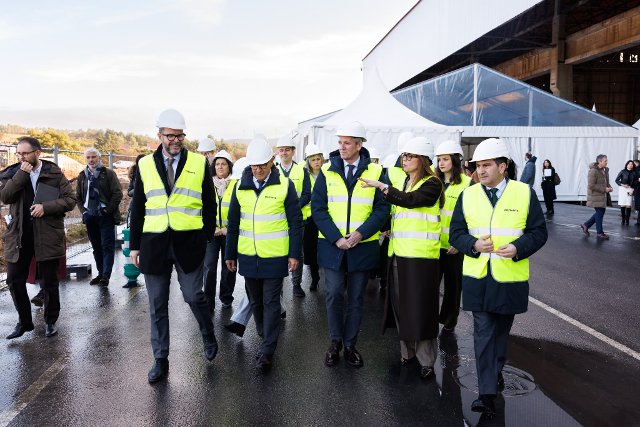 Polo�en� z�kladn�ho kamene nov� tov�rny