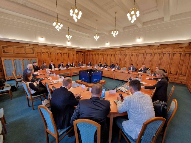 Roundtable at Ministry of Industry and Trade