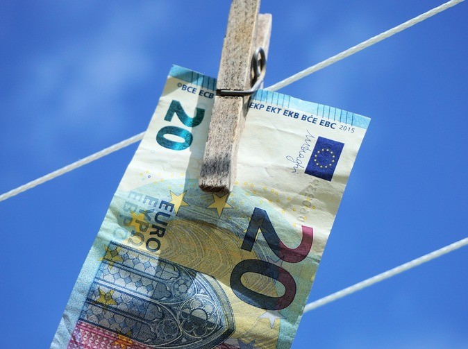 N�mci cht�j� penzi srovnatelnou s jejich dosavadn� mzdou. Spo�� v�ak m�lo