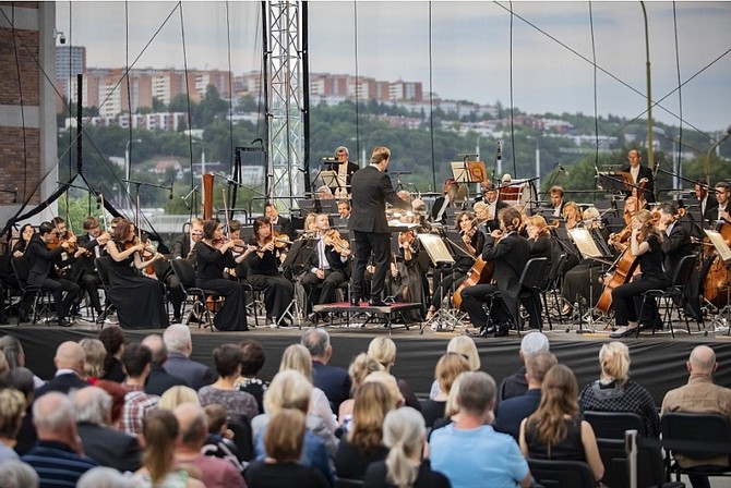 Muzikanti zlnsk filharmonie sklidili obrovsk potlesk na charitativnm koncert na platform 14|15 BAOVA INSTITUTU