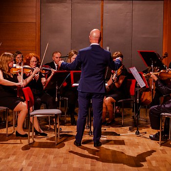 
                                Veer hudebn doprovodil Komorn orchestr msta Blanska. FOTO: Michaela Buchtov
                                    