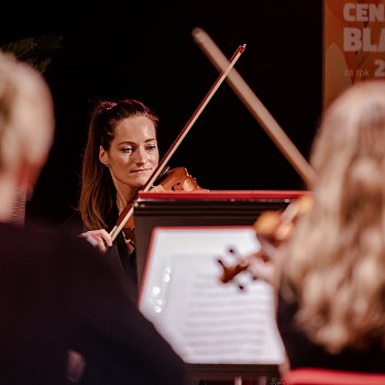 
                                Veer hudebn doprovodil Komorn orchestr msta Blanska. FOTO: Michaela Buchtov
                                    