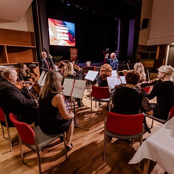 
                                Veer hudebn doprovodil Komorn orchestr msta Blanska. FOTO: Michaela Buchtov
                                    