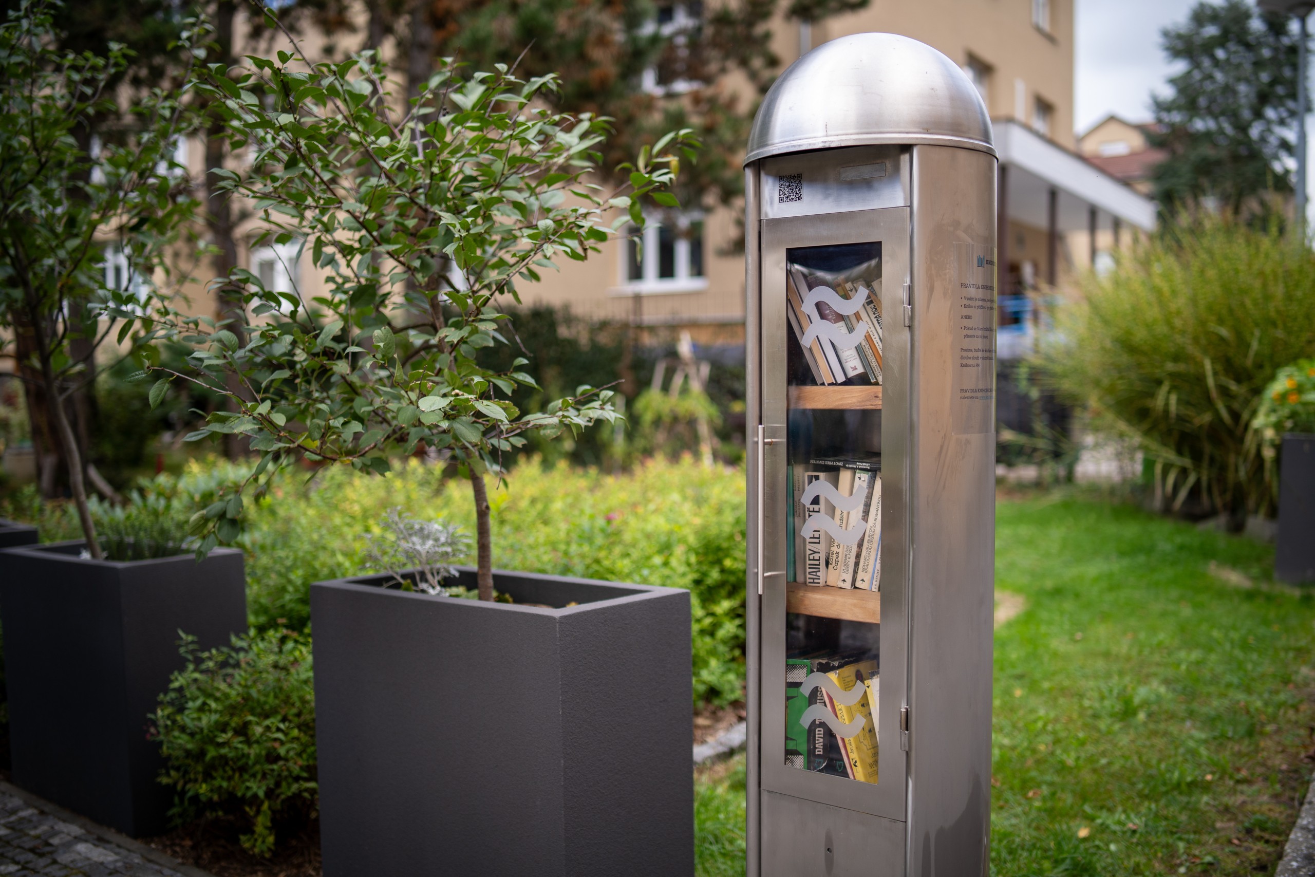 knihobudka ze starého parkovacího automatu