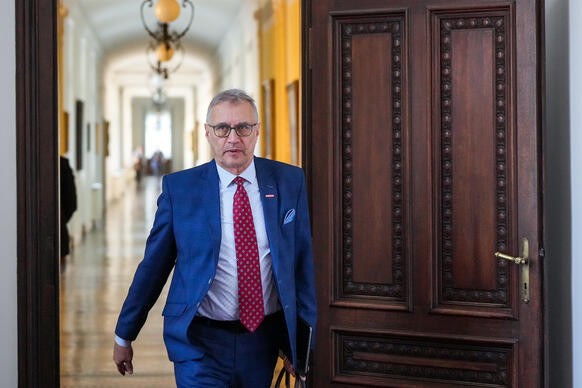 Ministr pro evropsk� z�le�itosti Martin Dvo��k m��� na jedn�n� kabinetu, 5. �nora 2025.
