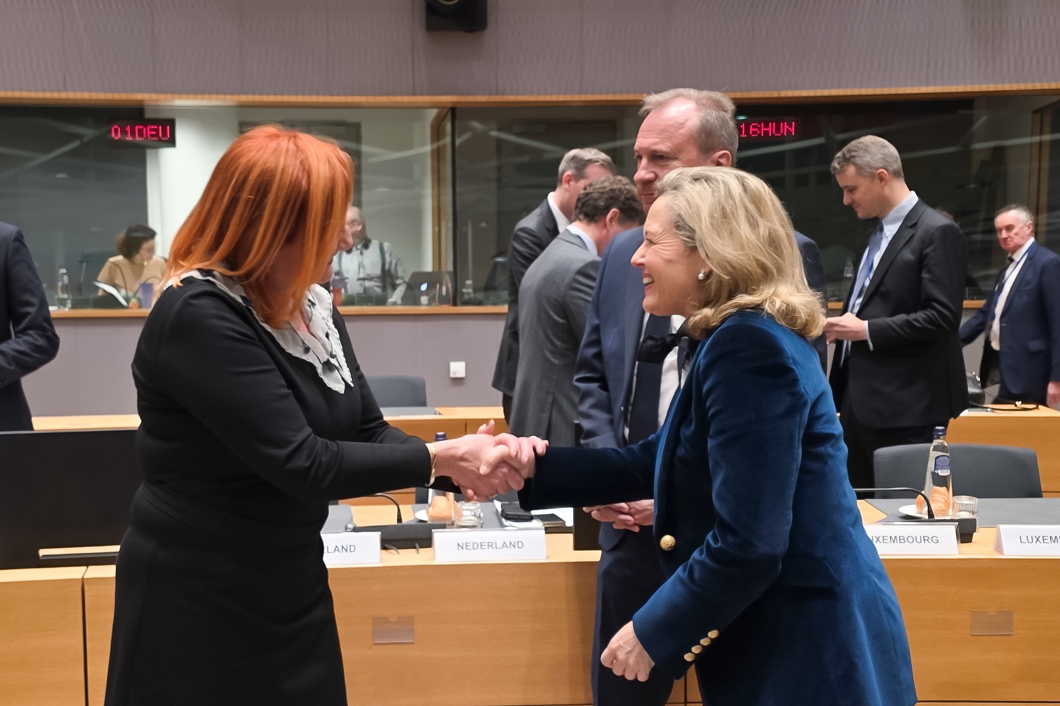 Alena Schillerov� a Nadia Calvino, prezidentka EIB