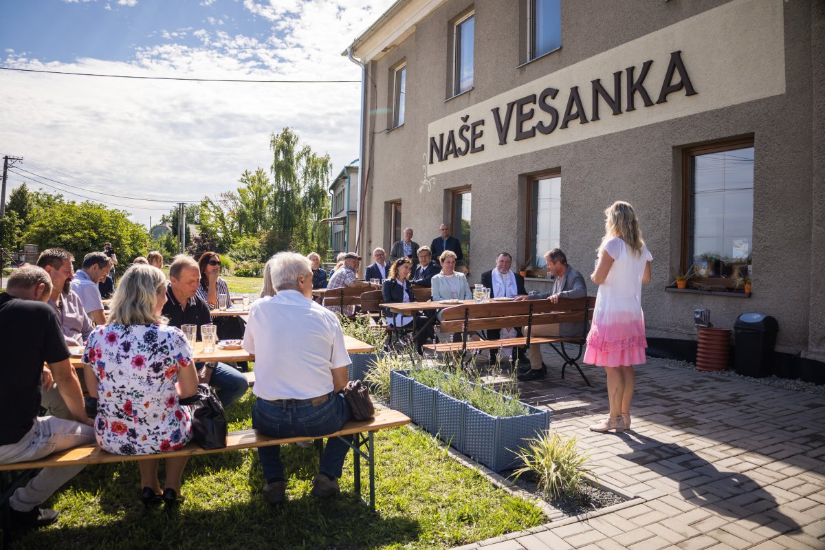 Prvn samoobslun prodejna funguje v Mrotn. Jej vznik podpoil Olomouck kraj