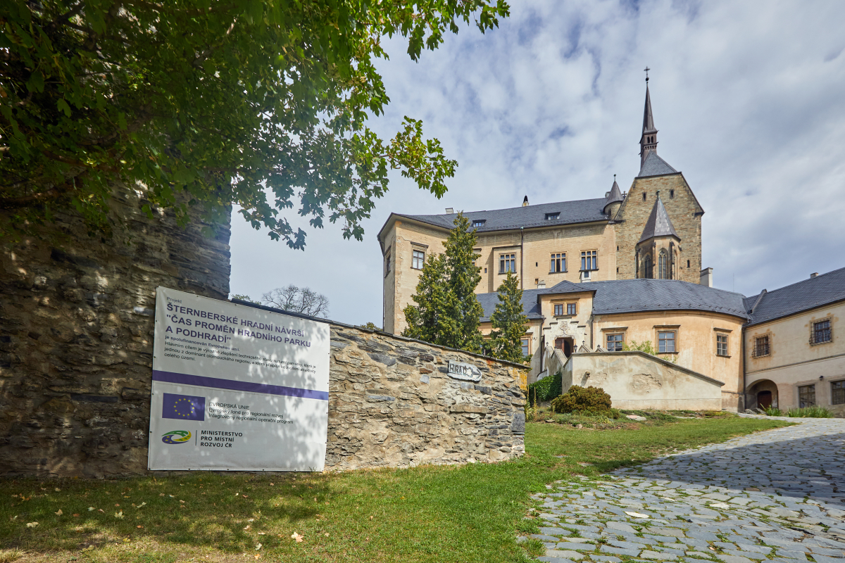 Rekonstrukce století na hradě Šternberk. Díky prostředkům z IROP se opravil strážní domek, vstupní b