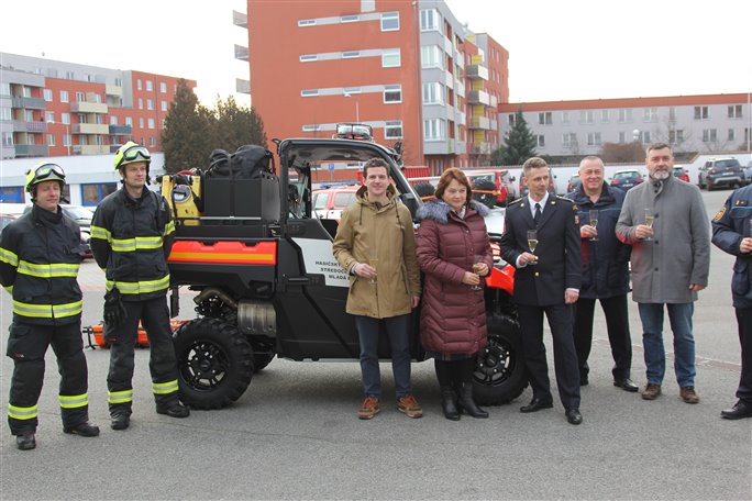 Slavnostn prohldka nov tykolky na HZS v Laurinov ulici