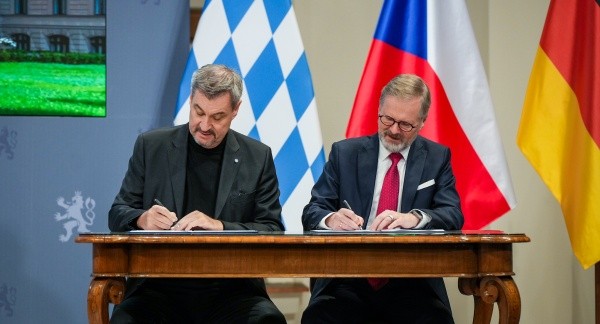 Premir Petr Fiala a ministersk pedseda Bavorska Markus Sder podepsali memorandum o spoluprci v energetice, 12. prosince 2024.