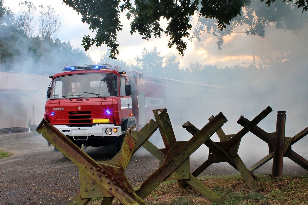  K poru budovy byla pivolna vojensk hasisk jednotka