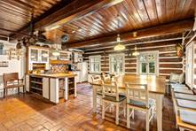 Obsah obrázku nábytek, interiér, strop, stůl Obsah generovaný pomocí AI může být nesprávný.