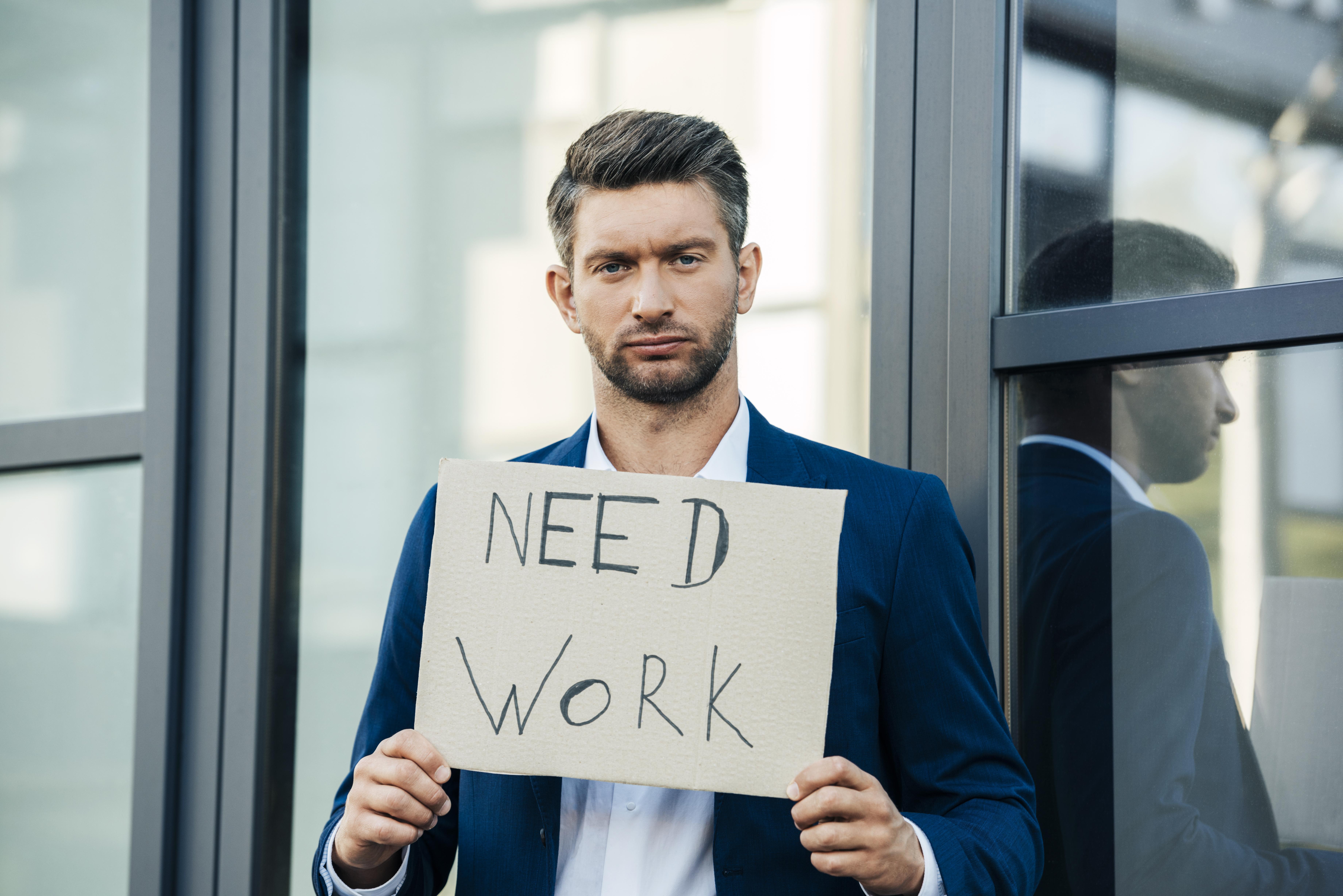 Nezaměstnanost v Česku v březnu klesla na 5,0 %. Volných pracovních míst opět přibylo