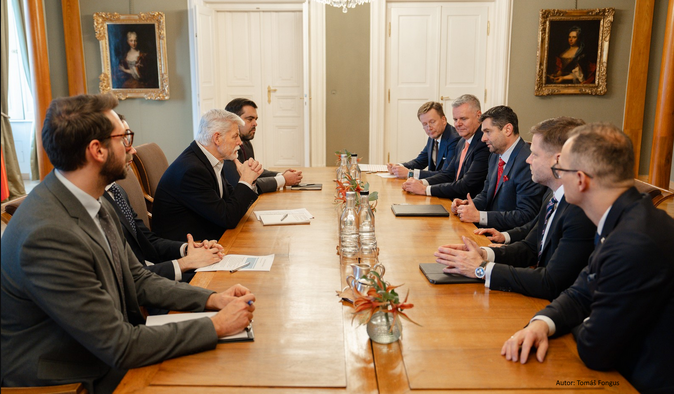 Prezident Petr Pave p�ijal z�stupce �esk� asociace poji��oven Autor Tom� Fongus