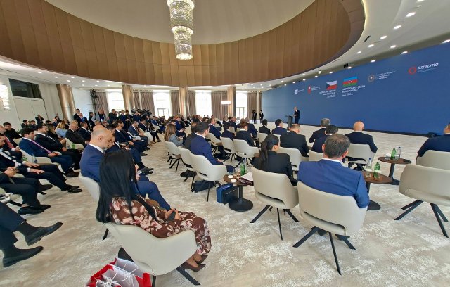 Min. of Ind. and Trade of CZ Havl��ek Addresses Business Delegation