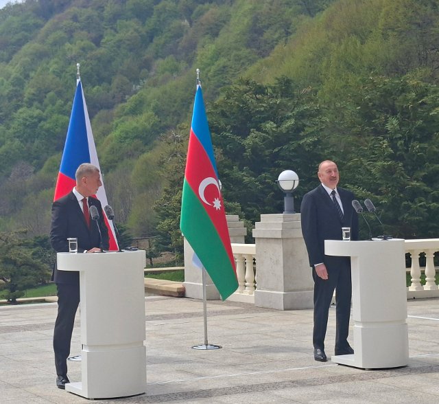 PM A.Babi� and President I.Aliyev at Press Conference