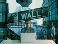 Wall Street anal�za (ilustra�n�)