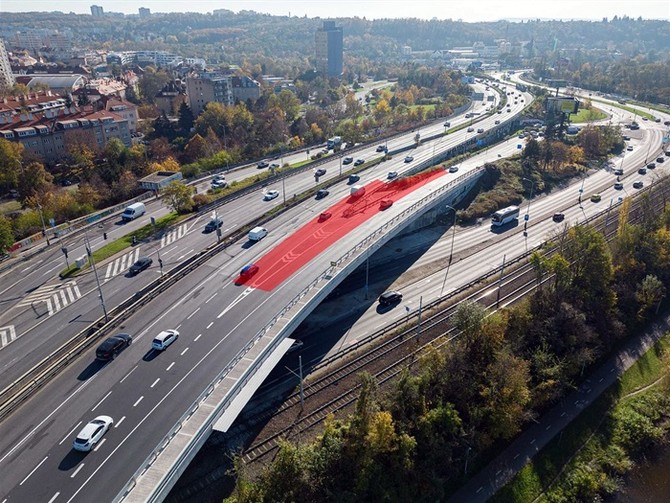 V rmci ppravnch prac ped samotnm zahjenm II. etapy rekonstrukce Barrandovskho mostu dojde v termnu od 28. dubna do 15. kvtna 2023 k realizaci roztpu na stran Prahy 4, kter je nezbytn k nslednmu veden dopravy bhem hlavn rekonstrukce, kdy m idim umonit sjezd z Barrandovskho mostu do Modan a Branku.