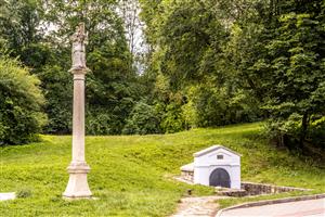Vodní kapel v parku Skalka