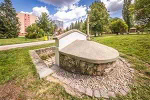 Vodní kapel v parku Skalka