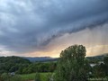 Často se vyskytnou přeháňky, někde i zabouří. 