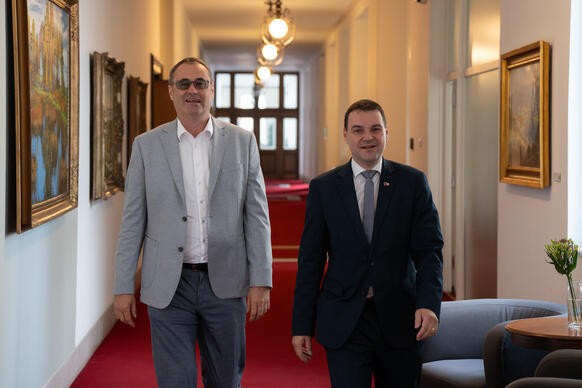 Vicepremi�r a ministr zahrani�n�ch v�c� Petr Macinka a ministr pro sport, prevenci a zdrav� Boris ��astn�, 20. �ervence 2026.
