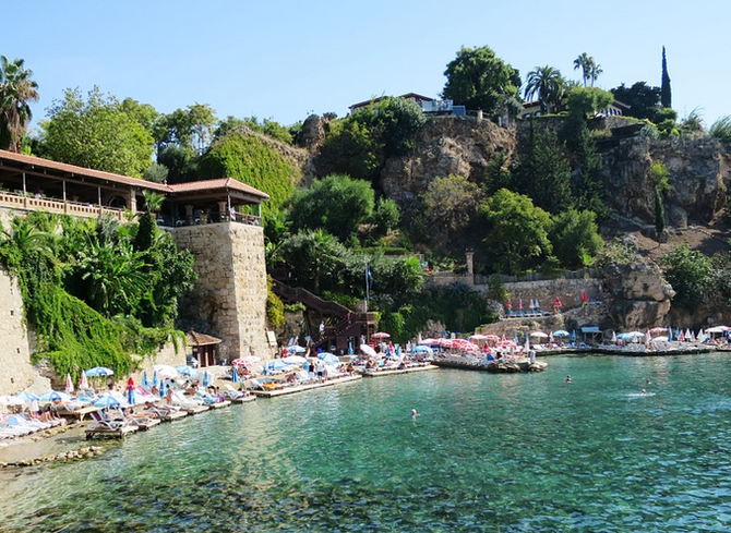 Istanbul je nejen oblíbená cílová destinace, ale zároveň i důležitý přestupní bod