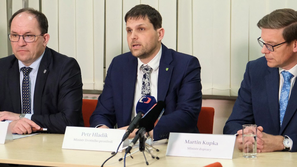 Se�el se Krizov� �t�b M�P: �e�il preventivn� opat�en� a koordinaci v�ech zapojen�ch slo�ek v r�mci �e�en� situace hav�rie vlaku s benzenem u Hustope�� nad Be�vou