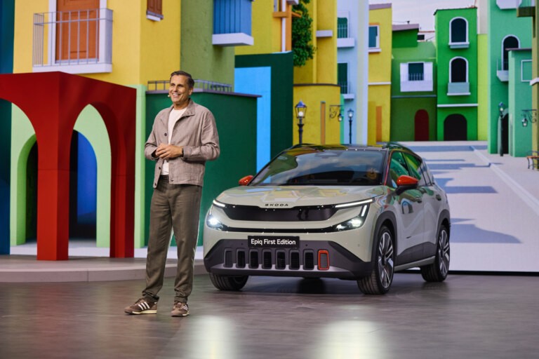 Hosty přivítal předseda představenstva Škoda Auto Klaus Zellmer