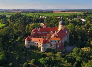 Hrady a zmky lkaj v ervnu na vstavy, stelce, Zdislavu i Honzu Ddka 