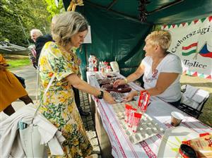 Pedsedkyn Karolna kovsk si s hejtmanem Janem Schillerem prohldli jednotliv stanov vesniky