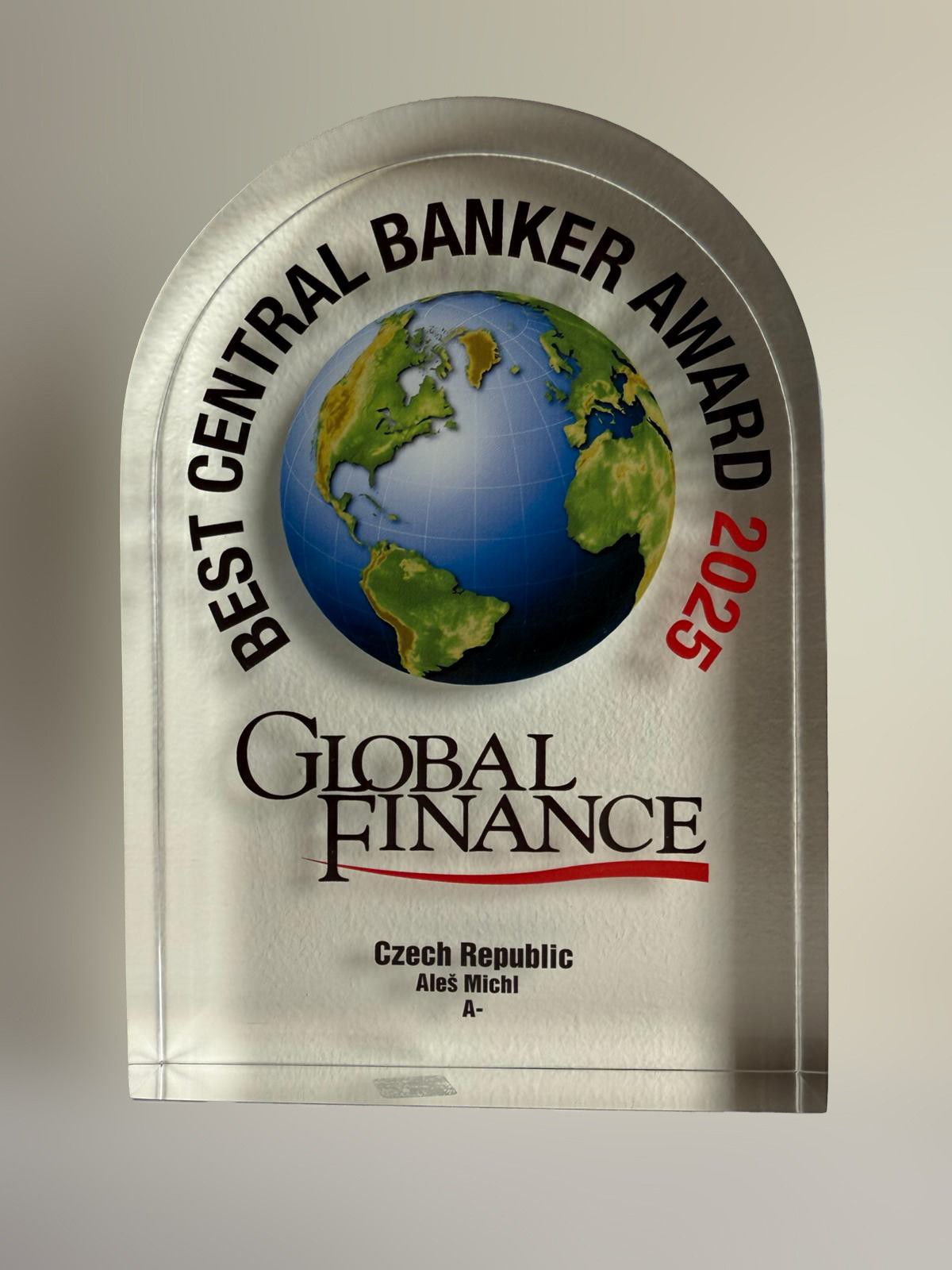 Guvern�r Ale� Michl pat�� podle Global Finance mezi top 3 nejlep�� centr�ln� bank��e v EU za rok 2025