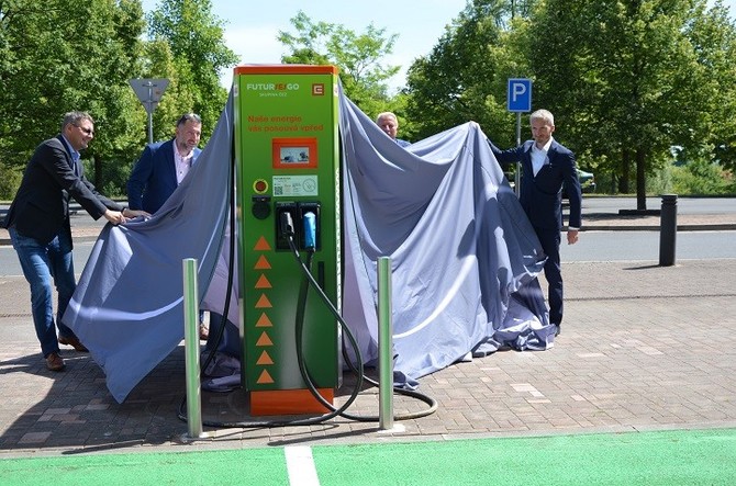 V Černicích u OC Olympia vzniklo velkokapacitní dobíjecí místo pro elektromobily